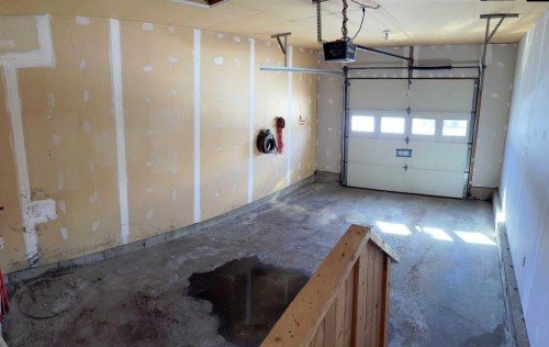 40 Alberts Close, Red Deer, AB - Indoor Photo Showing Garage
