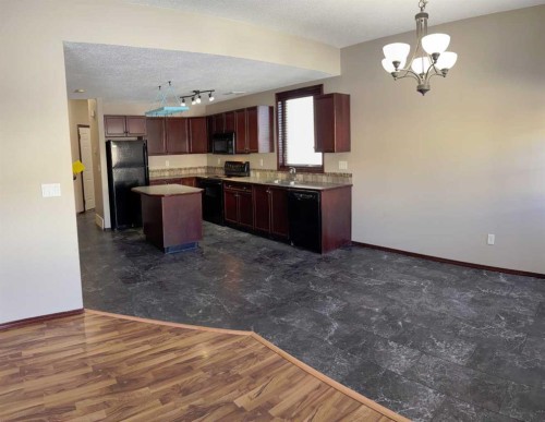 40 Alberts Close, Red Deer, AB - Indoor Photo Showing Kitchen