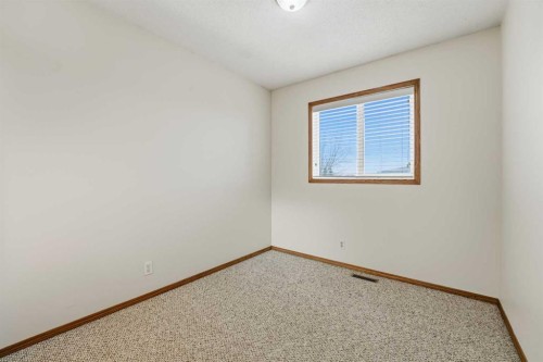 2 Davis Close, Red Deer, AB - Indoor Photo Showing Other Room