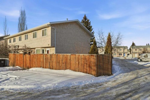 2 Davis Close, Red Deer, AB - Outdoor