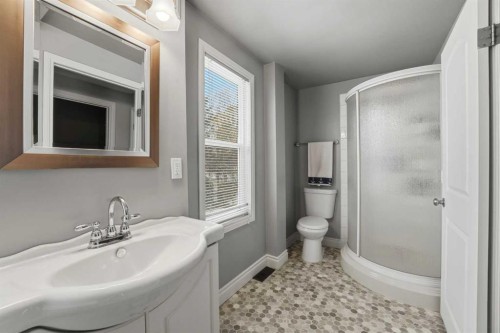 3722 44 Avenue, Red Deer, AB - Indoor Photo Showing Bathroom