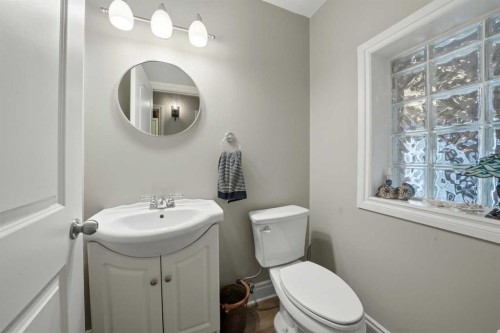 3722 44 Avenue, Red Deer, AB - Indoor Photo Showing Bathroom