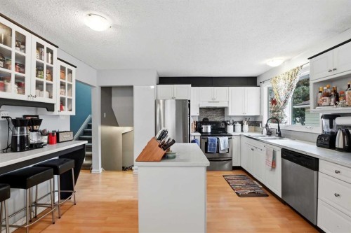 39 Norris Close, Red Deer, AB - Indoor Photo Showing Kitchen