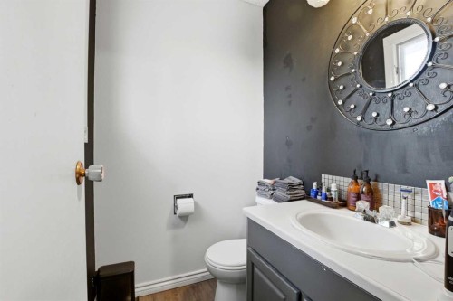 39 Norris Close, Red Deer, AB - Indoor Photo Showing Bathroom