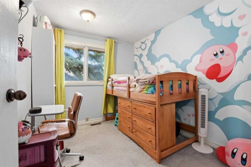 39 Norris Close, Red Deer, AB - Indoor Photo Showing Bedroom