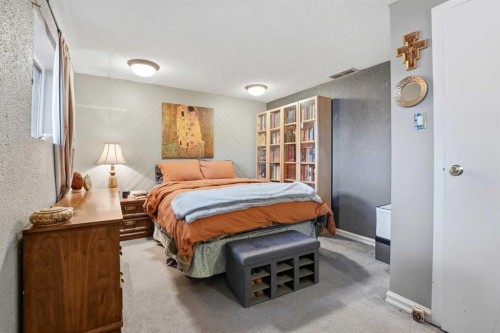 39 Norris Close, Red Deer, AB - Indoor Photo Showing Bedroom