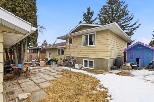 39 Norris Close, Red Deer, AB - Outdoor