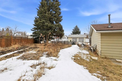 39 Norris Close, Red Deer, AB - Outdoor