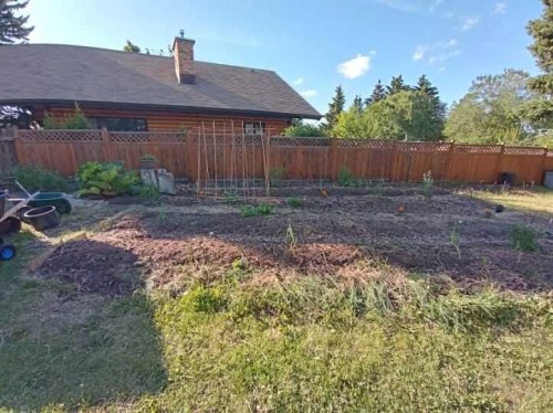 39 Norris Close, Red Deer, AB - Outdoor