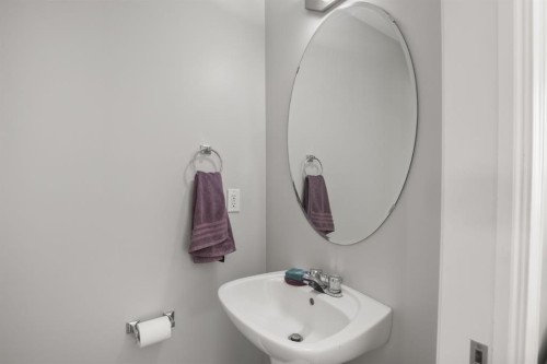 37-33 Donlevy Avenue, Red Deer, AB - Indoor Photo Showing Bathroom