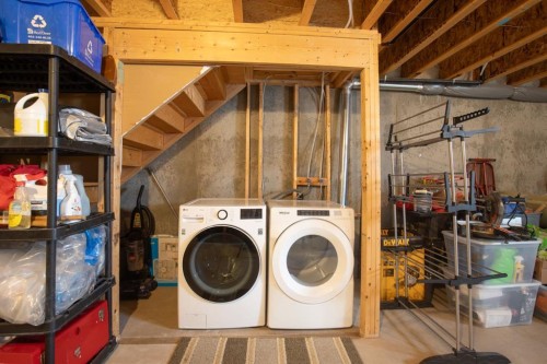 37-33 Donlevy Avenue, Red Deer, AB - Indoor Photo Showing Laundry Room
