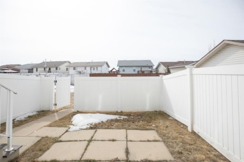 37-33 Donlevy Avenue, Red Deer, AB - Outdoor