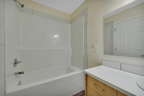 27 Gregson Crescent, Red Deer, AB - Indoor Photo Showing Bathroom