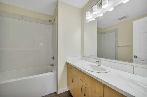 27 Gregson Crescent, Red Deer, AB - Indoor Photo Showing Bathroom