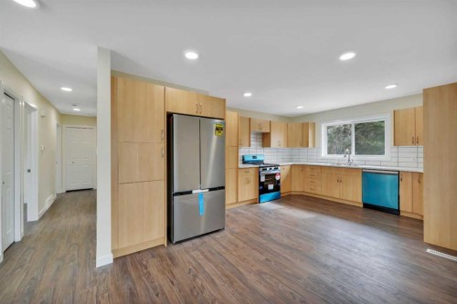 27 Gregson Crescent, Red Deer, AB - Indoor Photo Showing Kitchen With Stainless Steel Kitchen