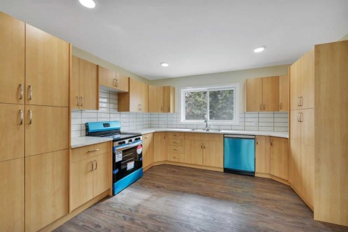 27 Gregson Crescent, Red Deer, AB - Indoor Photo Showing Kitchen