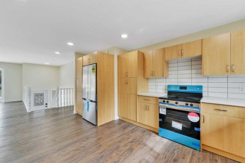 27 Gregson Crescent, Red Deer, AB - Indoor Photo Showing Kitchen