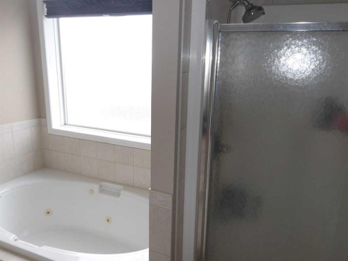 39 Ashley Close, Red Deer, AB - Indoor Photo Showing Bathroom