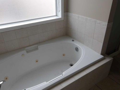 39 Ashley Close, Red Deer, AB - Indoor Photo Showing Bathroom