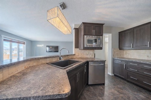 11 Inglis Crescent, Red Deer, AB - Indoor Photo Showing Kitchen With Upgraded Kitchen
