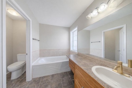 11 Inglis Crescent, Red Deer, AB - Indoor Photo Showing Bathroom