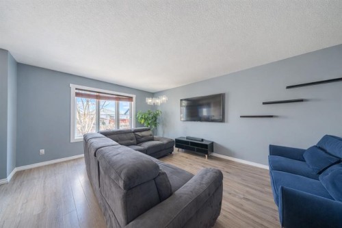 11 Inglis Crescent, Red Deer, AB - Indoor Photo Showing Living Room