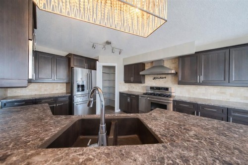 11 Inglis Crescent, Red Deer, AB - Indoor Photo Showing Kitchen With Double Sink With Upgraded Kitchen