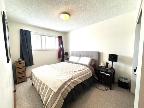 5240 50 Avenue, Holden, AB - Indoor Photo Showing Bedroom