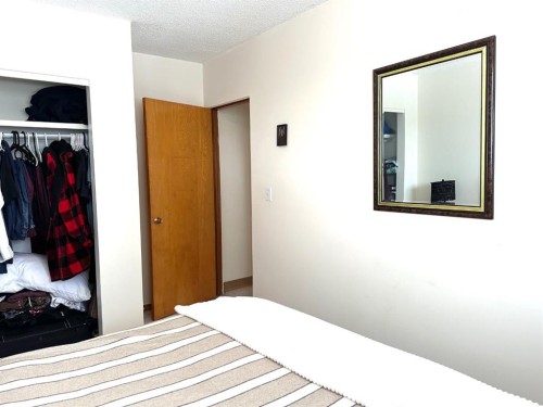 5240 50 Avenue, Holden, AB - Indoor Photo Showing Bedroom