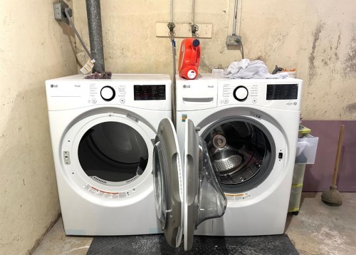 5240 50 Avenue, Holden, AB - Indoor Photo Showing Laundry Room