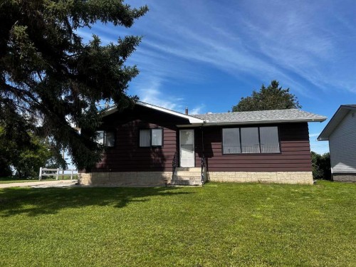 5240 50 Avenue, Holden, AB - Outdoor