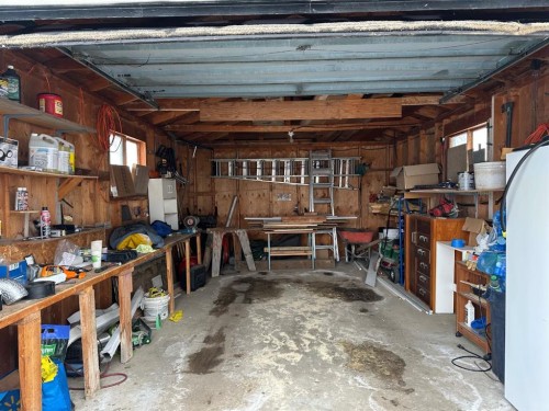 5240 50 Avenue, Holden, AB - Indoor Photo Showing Garage
