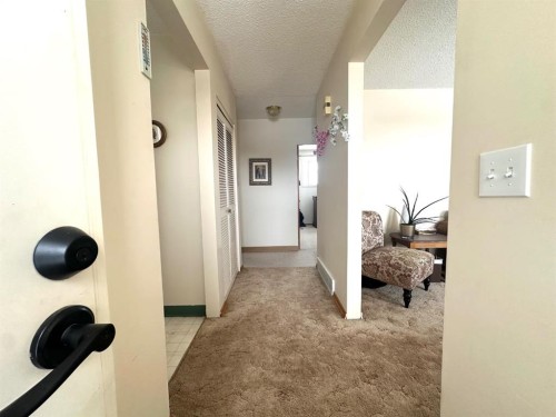 5240 50 Avenue, Holden, AB - Indoor Photo Showing Other Room