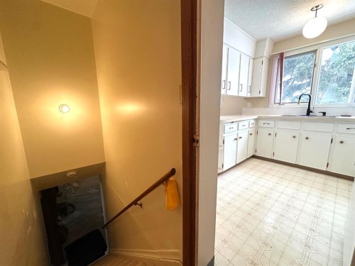 5240 50 Avenue, Holden, AB - Indoor Photo Showing Other Room