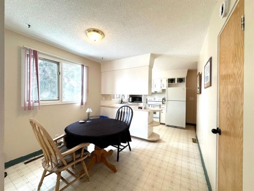 5240 50 Avenue, Holden, AB - Indoor