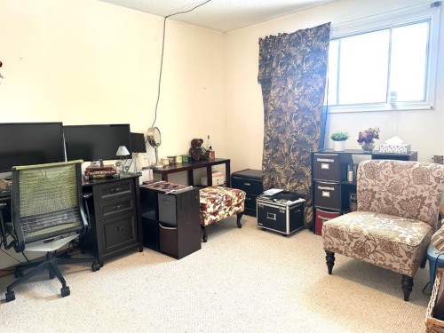 5240 50 Avenue, Holden, AB - Indoor Photo Showing Office