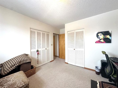 5240 50 Avenue, Holden, AB - Indoor