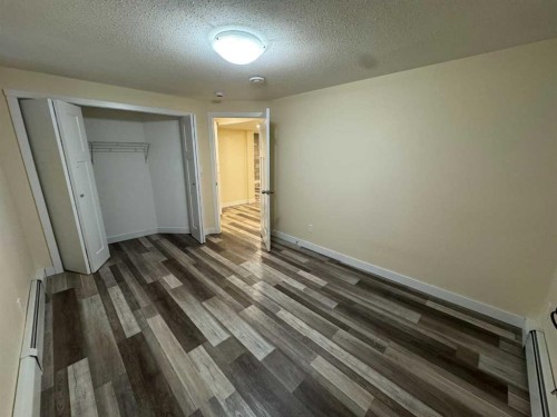 5553 45 Avenue, Red Deer, AB - Indoor Photo Showing Other Room