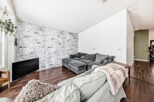29 Duval Crescent, Red Deer, AB - Indoor Photo Showing Living Room