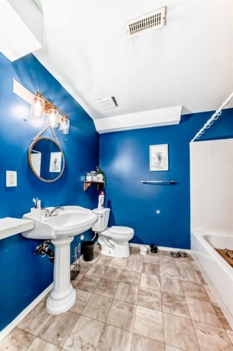 29 Duval Crescent, Red Deer, AB - Indoor Photo Showing Bathroom
