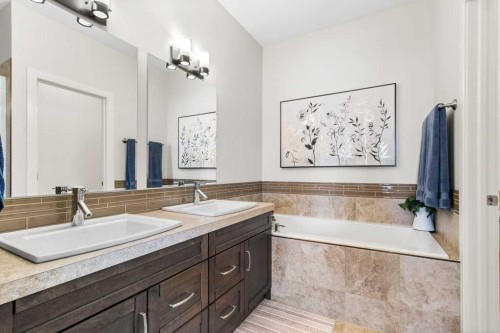 4916 Beardsley Avenue, Lacombe, AB - Indoor Photo Showing Bathroom