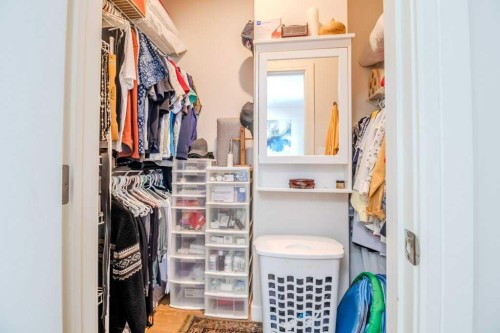 4916 Beardsley Avenue, Lacombe, AB - Indoor With Storage