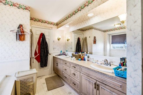 3000 35 Street, Ponoka, AB - Indoor Photo Showing Bathroom