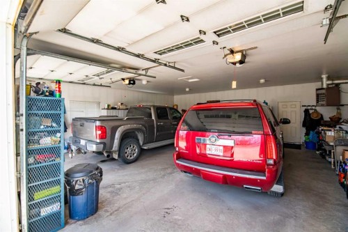 3000 35 Street, Ponoka, AB - Indoor Photo Showing Garage