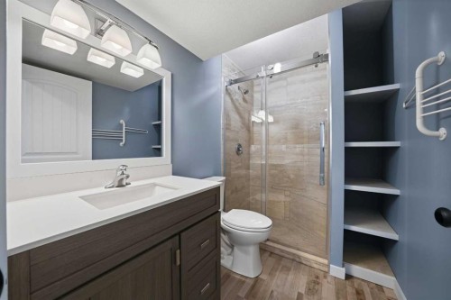 9 Thomas Place, Red Deer, AB - Indoor Photo Showing Bathroom
