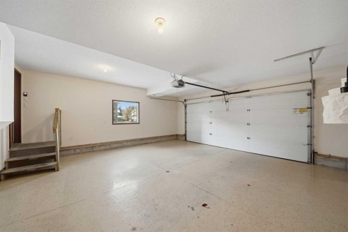9 Thomas Place, Red Deer, AB - Indoor Photo Showing Garage