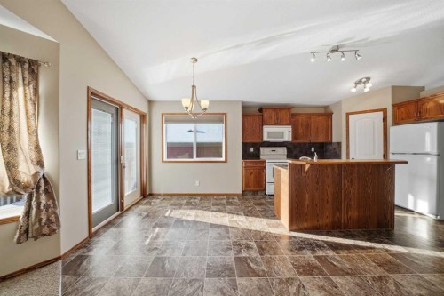 9 Thomas Place, Red Deer, AB - Indoor Photo Showing Kitchen