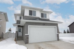 66 Henderson Crescent Penhold, AB T0M 1R0