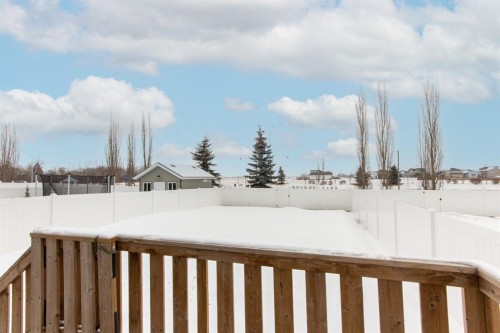 66 Henderson Crescent, Penhold, AB - Outdoor