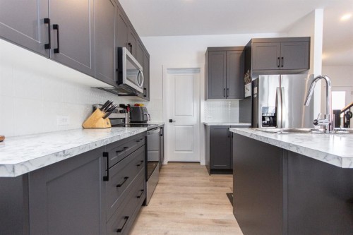 66 Henderson Crescent, Penhold, AB - Indoor Photo Showing Kitchen With Upgraded Kitchen